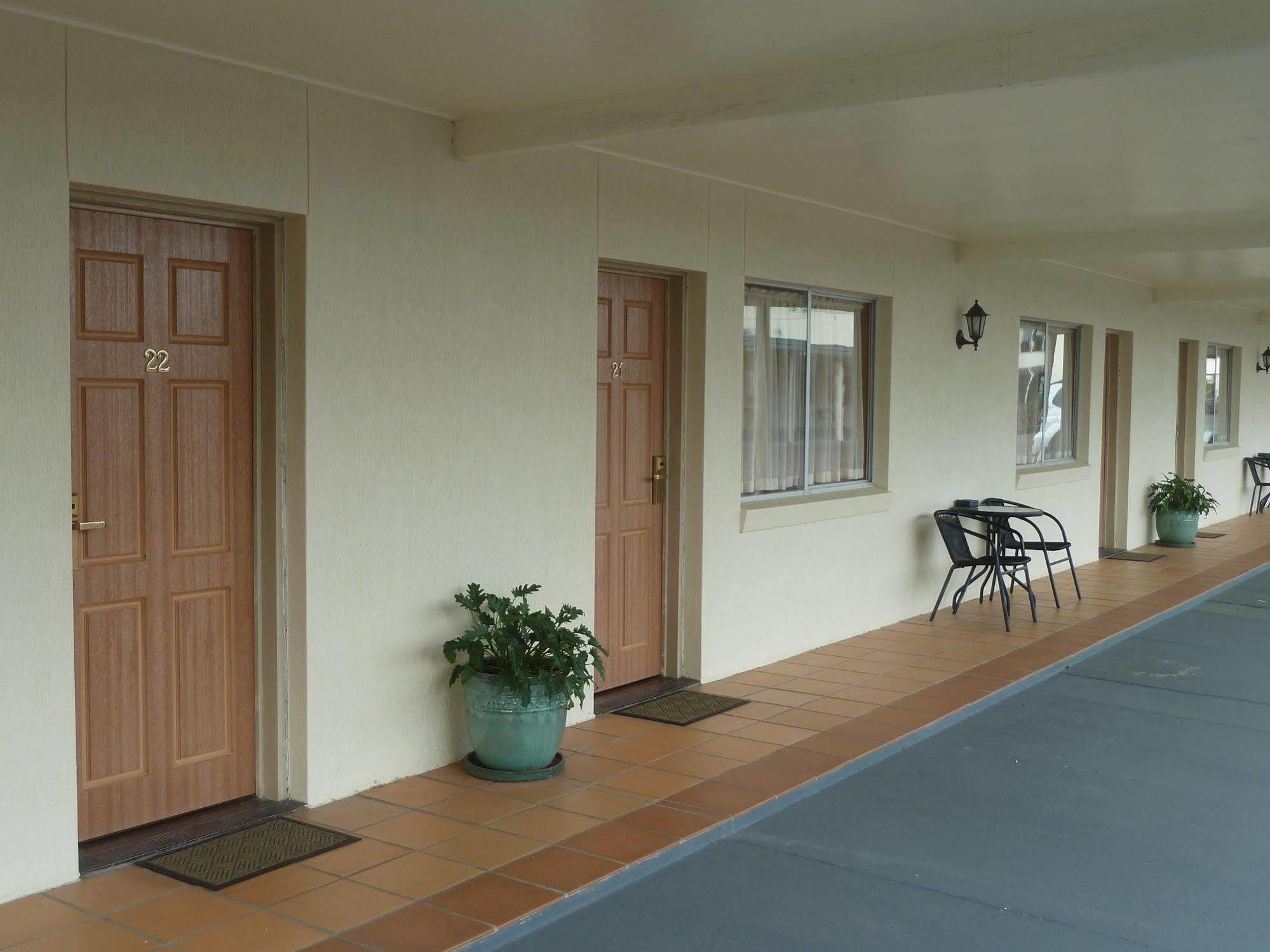 Mcnevins Maryborough Motel Esterno foto